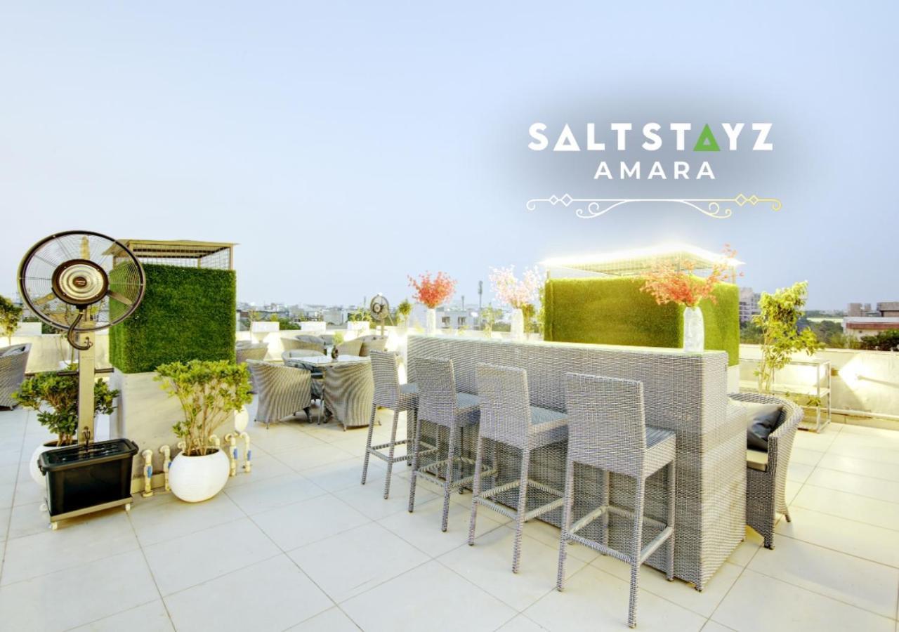 Saltstayz Premier - Galleria Market Road & Sector 27 Гургаон Екстериор снимка